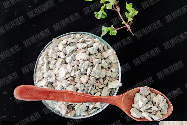 沸石為何能處理水中的水藻？